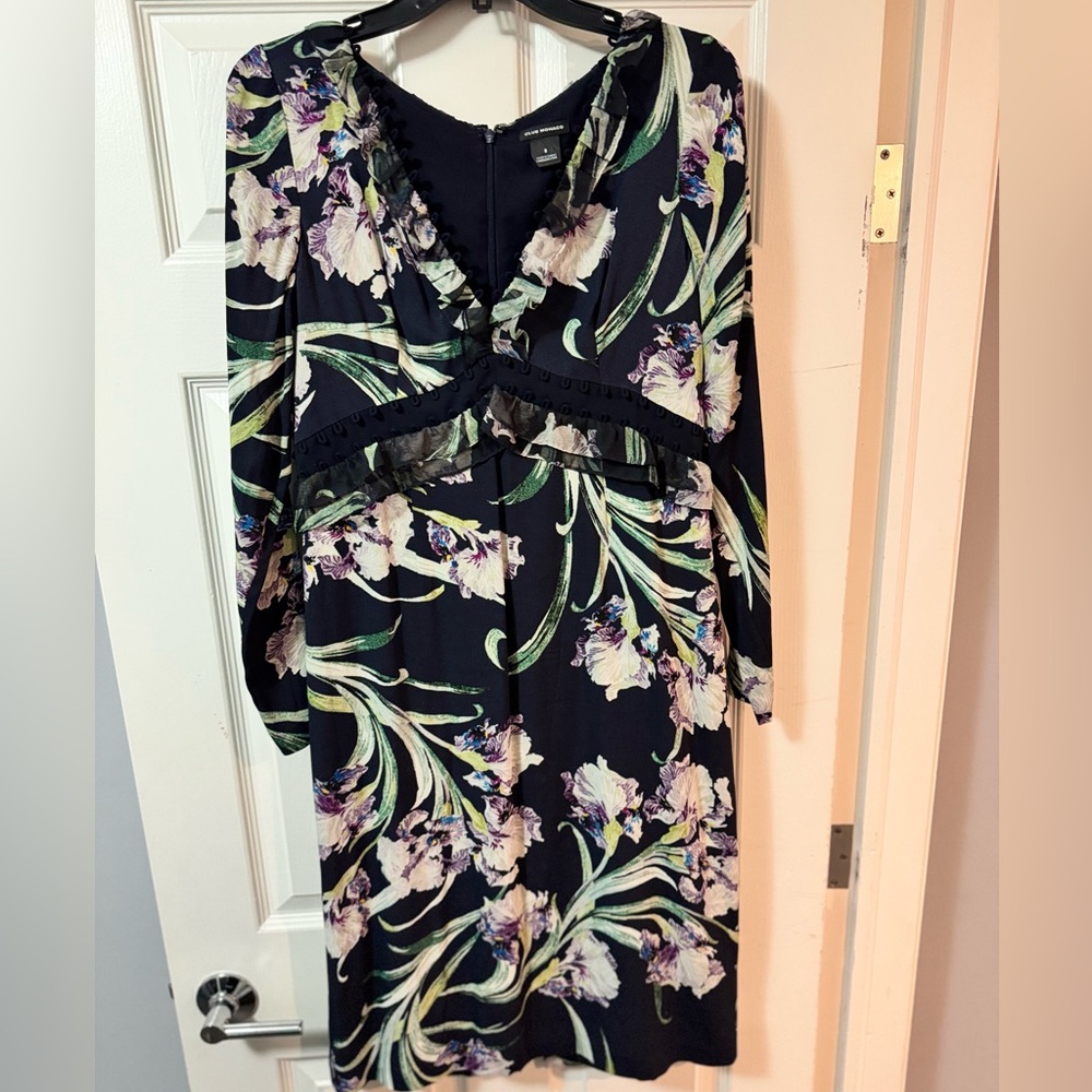 Club Monaco Floral V-neck dress in size 8